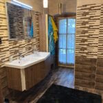 35008211_240607382_hd